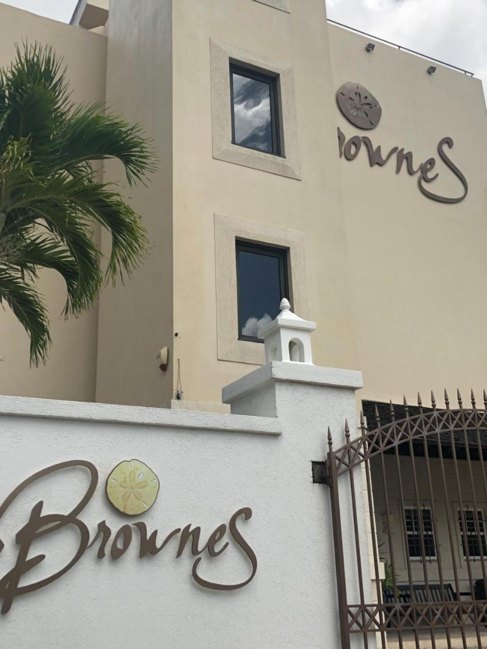 Brownes Condominium 1 布里奇敦 外观 照片